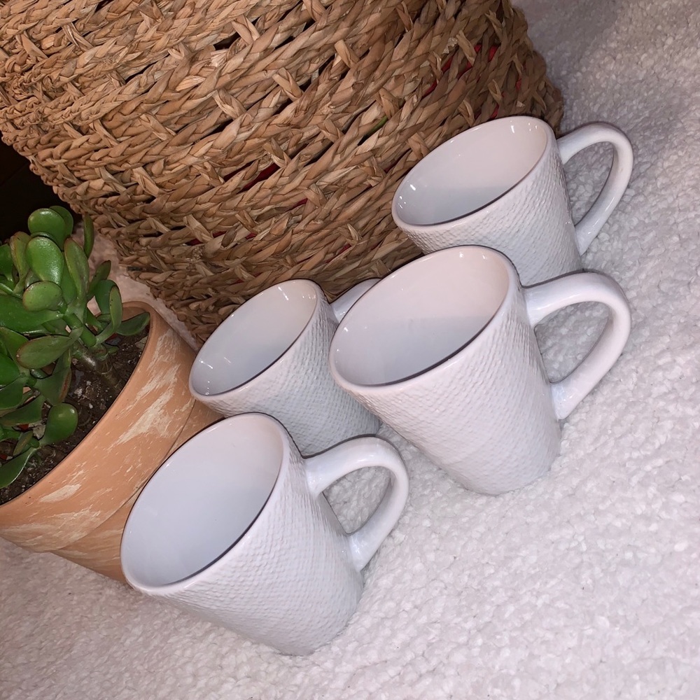 Set of 4 Home Essentials mugs
